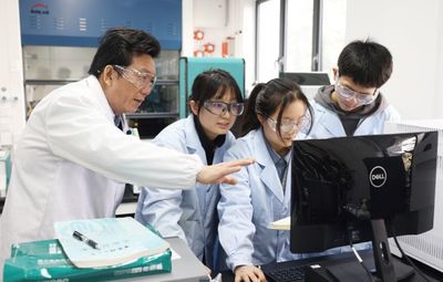 二十余年“追光人” 深耕變色材料科學，創新成果助力雙碳目標